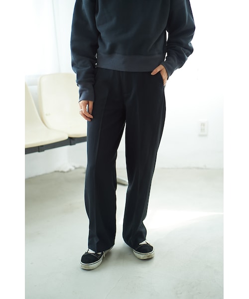 LASHIKU(ラシク)の「Standard Center Press Pants(スラックス・レディース・ブラウン/ブラック/グレー/ベージュ・S/M)」の2枚目の写真
