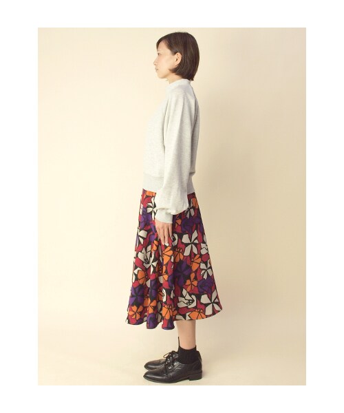 w closet(ダブルクローゼット)の「手書き風花柄ミモレ丈スカート(パンツ・レディース・ピンクベース/ブルーベース・FREE)」の4枚目の写真