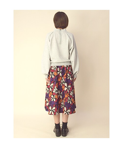 w closet(ダブルクローゼット)の「手書き風花柄ミモレ丈スカート(パンツ・レディース・ピンクベース/ブルーベース・FREE)」の5枚目の写真