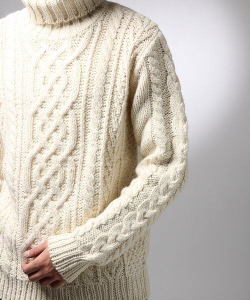 HARE（ハレ）の「【先行予約】HANDケーブルタートルニット（トップス・メンズ・オフホワイト/ブラック・Ｓ/Ｍ）」の7枚目の写真