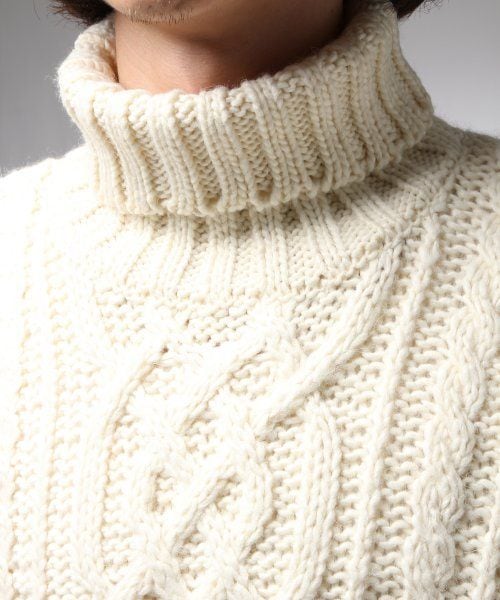 HARE（ハレ）の「【先行予約】HANDケーブルタートルニット（トップス・メンズ・オフホワイト/ブラック・Ｓ/Ｍ）」の5枚目の写真