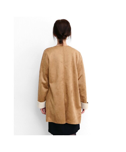 KBF（ケイビーエフ）の「KBF+　ノーカラーフェイクムートン（ジャケット/アウター・レディース・NVY/CAM・one）」の6枚目の写真