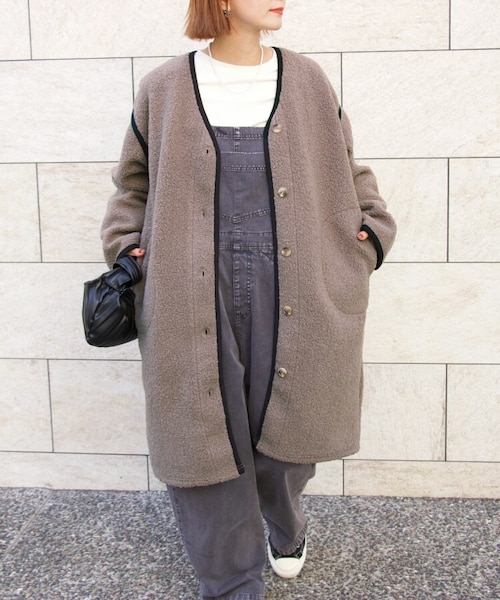 Sheson（シーズン）の「ノーカラーパイピングボアコート（ノーカラーコート・レディース・ホワイト/ブラウン/ブラック・F）」の3枚目の写真