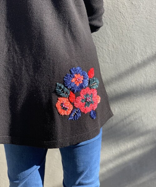BEARDSLEY(ビアズリー)の「《予約》裾モール刺繍ニット(ニット/セーター・レディース・ベージュ/ブラック・F)」の1枚目の写真