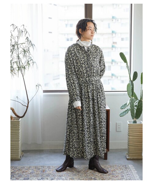 AMERICAN HOLIC（アメリカンホリック）の「スタンドカラーサテンワンピース（ワンピース/ドレス・ドット/フラワー・M/L）」の2枚目の写真