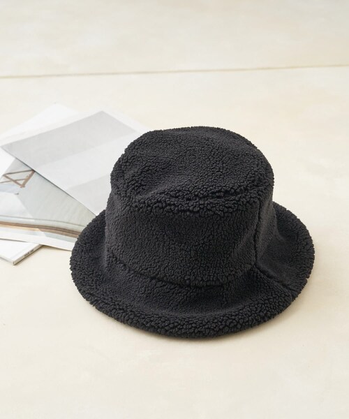 COLONY 2139（コロニートゥーワンスリーナイン）の「シープボア風リバーシブルバケットハット（ハット・レディース・ベージュ/ブラック/キャメル・F）」の2枚目の写真