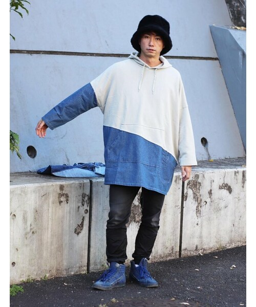 i.Rina（アイリナ）の「【ユニセックス】オーバーサイズデニムパーカー　チュニック丈（パーカー・レディース・グレー/ホワイト・M-L）」の2枚目の写真