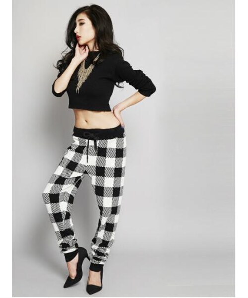 GYDA（ジェイダ）の「シンプルタートルニットTOPS（トップス・レディース・グレー/ブラック/ダークオレンジ/ネイビー・F）」の6枚目の写真