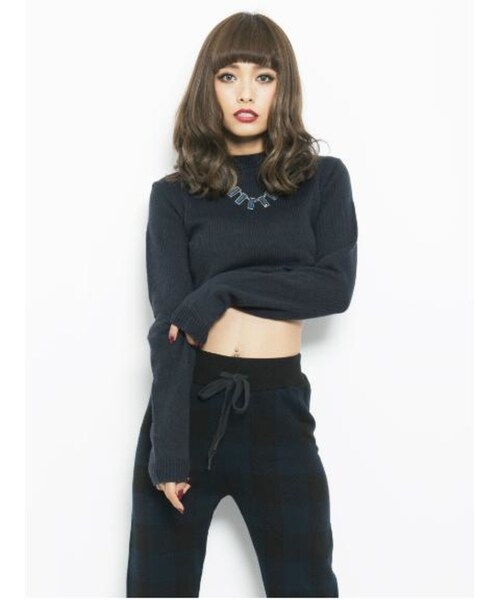 GYDA（ジェイダ）の「シンプルタートルニットTOPS（トップス・レディース・グレー/ブラック/ダークオレンジ/ネイビー・F）」の7枚目の写真