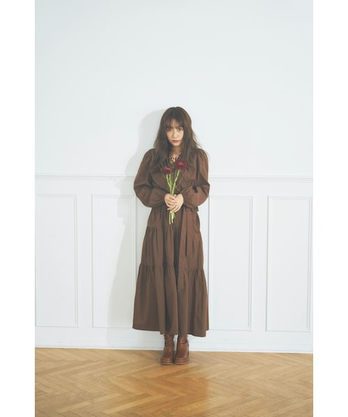 N WITH.(エヌウィズ)の「カシュクールブラウス/ティアードマキシスカート(ワンピース・レディース・ブラウン/ブルー・F)」の1枚目の写真