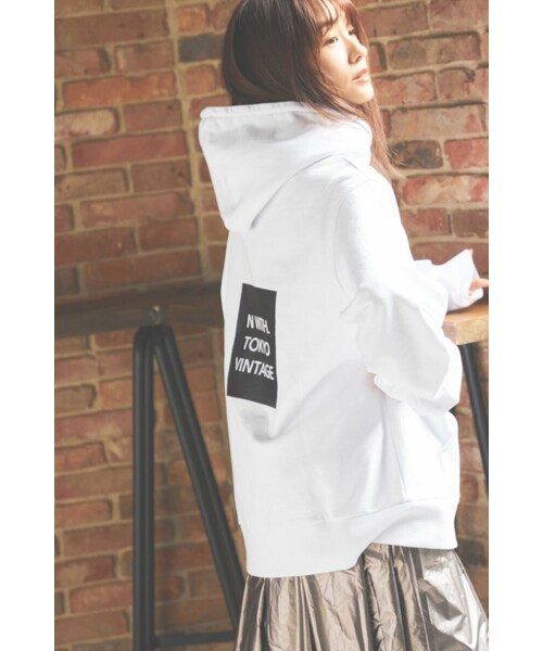 N WITH.（エヌウィズ）の「プリントビッグシルエットパーカー（パーカー・レディース・ブラック/ホワイト・F）」の2枚目の写真