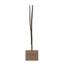 FENDI（フェンディ）の「21FW 펜디 펜디 스크립트 넥 카드 홀더 8M0452 F1F1M（その他）」