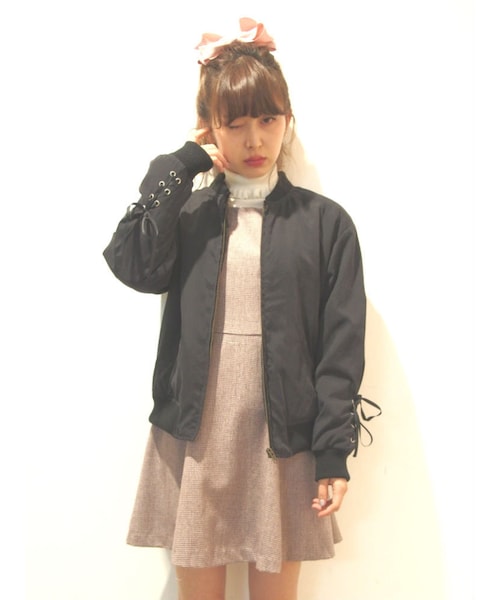 merry jenny（メリージェニー）の「【casual】スリーブレースアップブルゾン（ジャケット/アウター・レディース・ブラック/レッド/ピンク・F）」の5枚目の写真