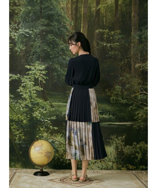 Marjorie（マージョリー）の「寫意山水，隱藏釦設計撞色拼接上衣（トップス・レディース・藍・S/M）」の6枚目の写真