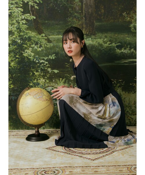 Marjorie（マージョリー）の「寫意山水，隱藏釦設計撞色拼接上衣（トップス・レディース・藍・S/M）」の4枚目の写真