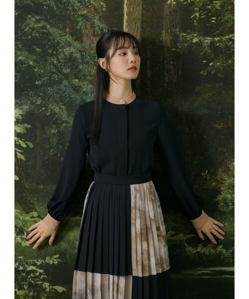 Marjorie（マージョリー）の「寫意山水，隱藏釦設計撞色拼接上衣（トップス・レディース・藍・S/M）」の5枚目の写真