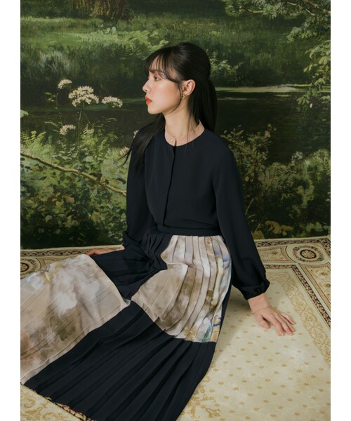 Marjorie（マージョリー）の「寫意山水，隱藏釦設計撞色拼接上衣（トップス・レディース・藍・S/M）」の2枚目の写真