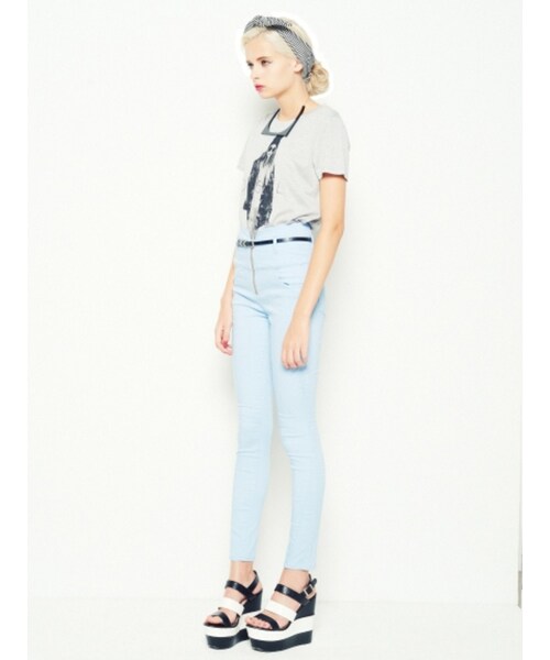 MURUA（ムルーア）の「【CASUAL】カラーZIPスキニーPT（パンツ・レディース・ブラック/イエロー/アイスブルー/ネイビー・0/1/2）」の6枚目の写真