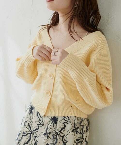 natural couture(ナチュラルクチュール)の「もちもちプチプラアイレットカーディガン(カーディガン/ボレロ・レディース・イエロー/ラベンダー・FREE)」の1枚目の写真