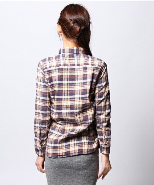 Johnbull Private labo(ジョンブルプライベートラボ)の「シャーリングシャツ(シャツ/ブラウス・レディース・ブラウン/ベージュ/グリーン/レッド・SMALL/MEDIUM)」の7枚目の写真