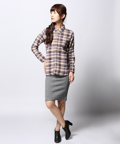 Johnbull Private labo(ジョンブルプライベートラボ)の「シャーリングシャツ(シャツ/ブラウス・レディース・ブラウン/ベージュ/グリーン/レッド・SMALL/MEDIUM)」の8枚目の写真