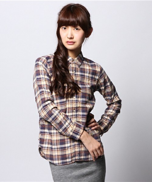 Johnbull Private labo(ジョンブルプライベートラボ)の「シャーリングシャツ(シャツ/ブラウス・レディース・ブラウン/ベージュ/グリーン/レッド・SMALL/MEDIUM)」の2枚目の写真