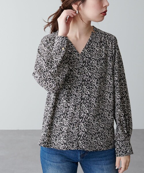 natural couture(ナチュラルクチュール)の「プチプラバー釦とろみブラウス(シャツ/ブラウス・レディース・その他1/その他2・FREE)」の2枚目の写真
