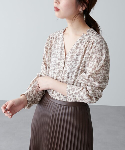 natural couture(ナチュラルクチュール)の「プチプラバー釦とろみブラウス(シャツ/ブラウス・レディース・その他1/その他2・FREE)」の1枚目の写真