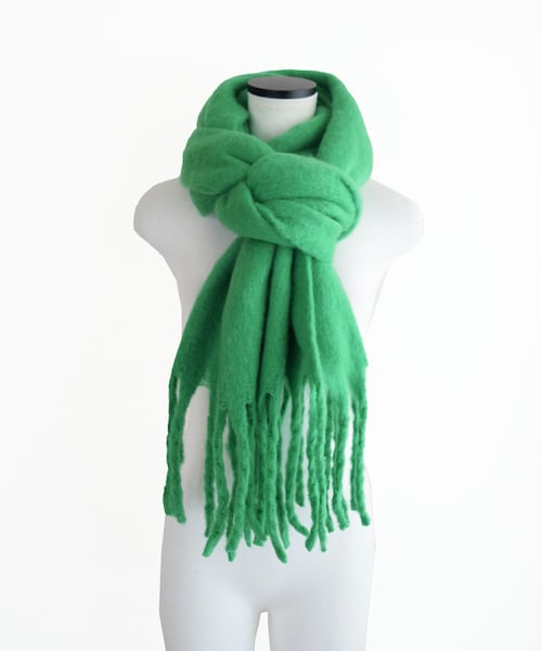 Marient（マリエント）の「https://marient.stores.jp/items/61b16b7b3475ed60a85c899f（マフラー・レディース・ホワイト/グリーン/イエロー/ブルー・FREE）」の2枚目の写真