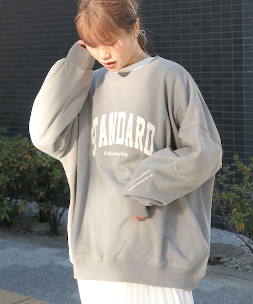 CORNERS（コーナーズ）の「カレッジロゴオーバーサイズトレーナー（スウェット・レディース・グレー/エクリュ/オートミール/スミクロ/ソーダ/ライトカーキ・FREE）」の5枚目の写真