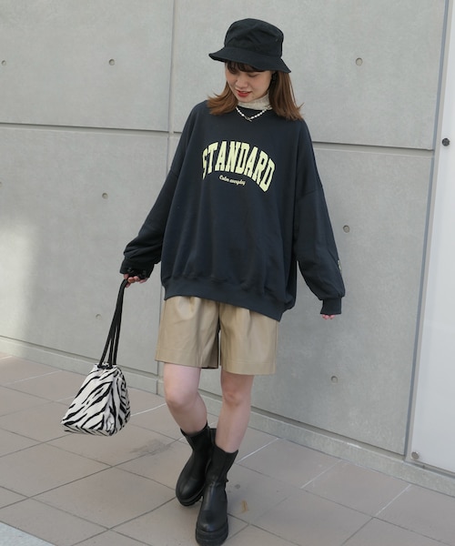 CORNERS（コーナーズ）の「カレッジロゴオーバーサイズトレーナー（スウェット・レディース・グレー/エクリュ/オートミール/スミクロ/ソーダ/ライトカーキ・FREE）」の2枚目の写真