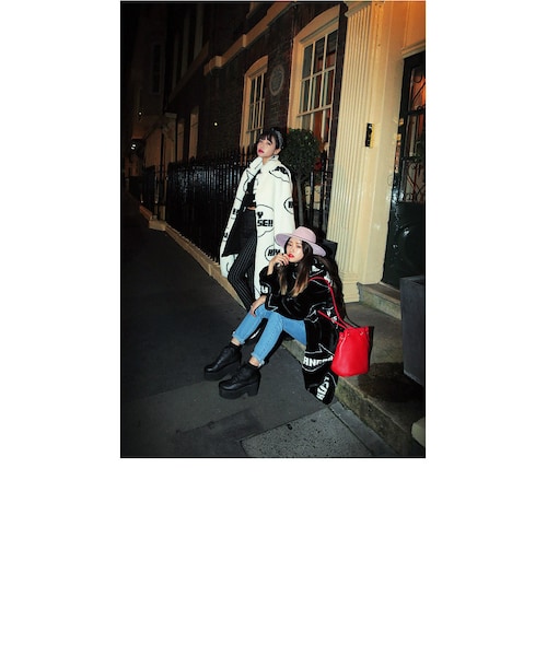 STYLENANDA（スタイルナンダ）の「吹き出しプリントフェイクファー 