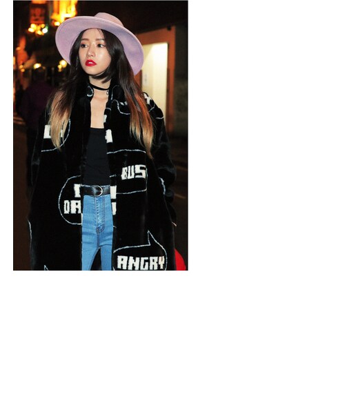 STYLENANDA（スタイルナンダ）の「吹き出しプリントフェイクファー 