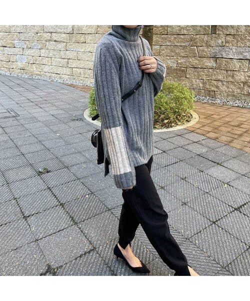 copine（コピン）の「袖パッチワークデザインタートルニット（ニット/セーター・レディース・ベージュ/グレー/ブラック・ワンサイズ）」の3枚目の写真