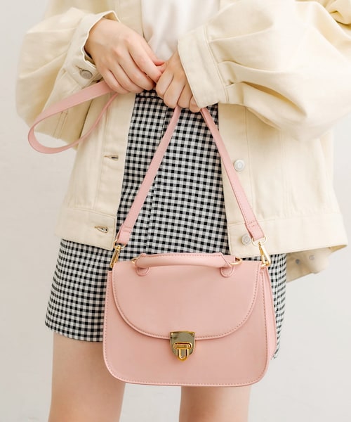 OLIVE des OLIVE(オリーブデオリーブ)の「レトロサドルショルダー(ショルダーバッグ・レディース・オフホワイト/ブラック/ベージュ/ダークブラウン・FREE)」の3枚目の写真