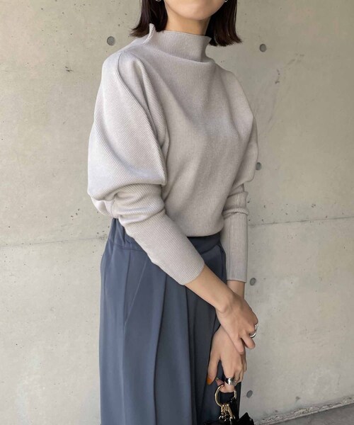 CAPRICIEUX LE'MAGE(カプリシューレマージュ)の「〈HAPPY BAG対象〉バナナ2重織プルオーバー(ニット/セーター・レディース・オフホワイト/グレー/ブラック・F)」の2枚目の写真