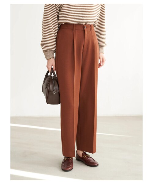 earth music&ecology（アースミュージックアンドエコロジー）の「ハイウエストタックストレートパンツ（パンツ・ブラック/ブラウン/イエロー/ブルーグリーン・S/M）」の2枚目の写真