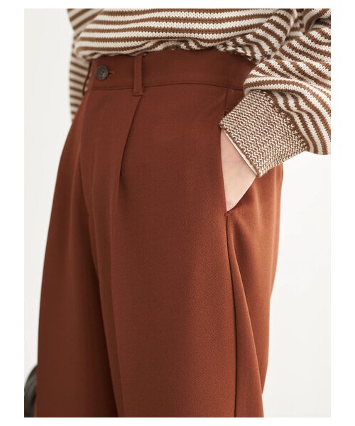 earth music&ecology（アースミュージックアンドエコロジー）の「ハイウエストタックストレートパンツ（パンツ・ブラック/ブラウン/イエロー/ブルーグリーン・S/M）」の11枚目の写真