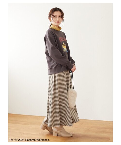 Green　Parks（グリーンパークス）の「SESAME STREET プリントスウェット（トップス・アイボリー/チャコールグレー/グリーン・F）」の2枚目の写真