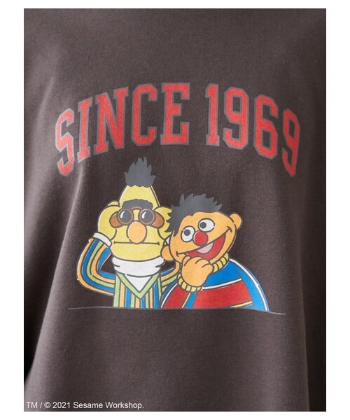 Green　Parks（グリーンパークス）の「SESAME STREET プリントスウェット（トップス・アイボリー/チャコールグレー/グリーン・F）」の8枚目の写真