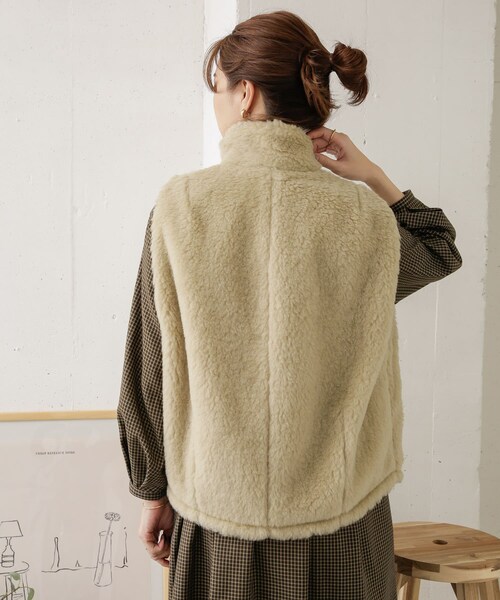 AURALEE(オーラリー)の「AURALEE SHETLAND WOOL BOA ZIP VEST(その他・レディース・LIMEBEIGE・1)」の7枚目の写真