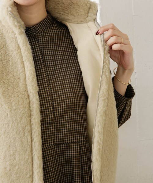 AURALEE(オーラリー)の「AURALEE SHETLAND WOOL BOA ZIP VEST(その他・レディース・LIMEBEIGE・1)」の5枚目の写真