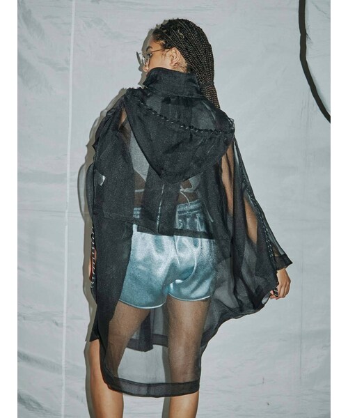 PAMEO POSE（パメオポーズ）の「Fooded Poncho（ワンピース・ブラック/ホワイト・F）」の6枚目の写真