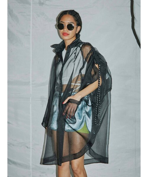 PAMEO POSE（パメオポーズ）の「Fooded Poncho（ワンピース・ブラック/ホワイト・F）」の3枚目の写真