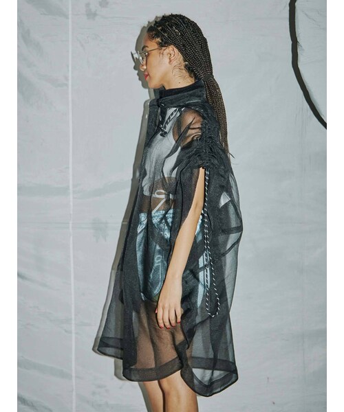 PAMEO POSE（パメオポーズ）の「Fooded Poncho（ワンピース・ブラック/ホワイト・F）」の5枚目の写真