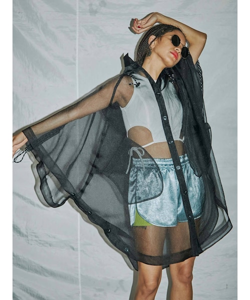 PAMEO POSE（パメオポーズ）の「Fooded Poncho（ワンピース・ブラック/ホワイト・F）」の4枚目の写真