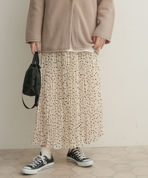 URBAN RESEARCH DOORS(アーバンリサーチドアーズ)の「ドットプリーツスカート(その他・レディース・BLK×OFF/OFF×BLK・0/1)」の4枚目の写真