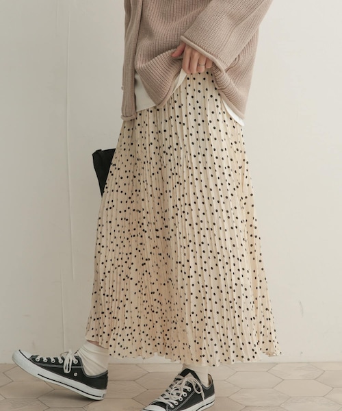 URBAN RESEARCH DOORS(アーバンリサーチドアーズ)の「ドットプリーツスカート(その他・レディース・BLK×OFF/OFF×BLK・0/1)」の2枚目の写真
