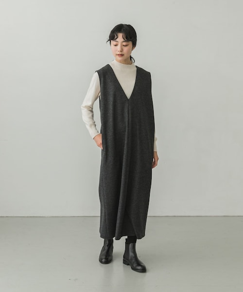 かぐれ(カグレ)の「ウールスムースVネックワンピース(その他・レディース・BLACK/CHARCOAL・FREE)」の18枚目の写真