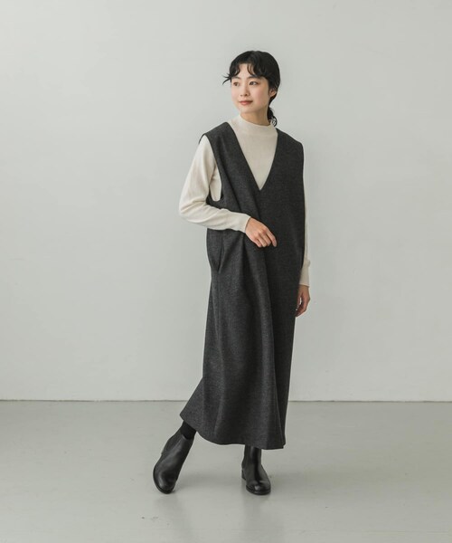 かぐれ(カグレ)の「ウールスムースVネックワンピース(その他・レディース・BLACK/CHARCOAL・FREE)」の17枚目の写真
